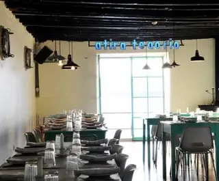 Interior e pratos do Atira-te ao Rio em Setúbal, Almada (11)