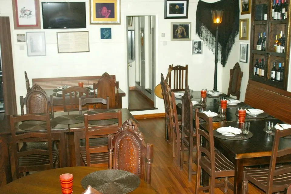 Interior e pratos do Casa da Mariquinhas em Lisboa, Almada (2)