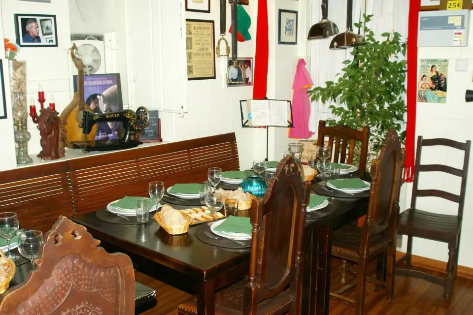 Interior e pratos do Casa da Mariquinhas em Lisboa, Almada (4)