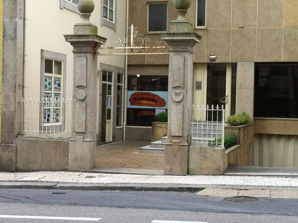 Interior e pratos do Tostuzão em Porto, Porto (4)