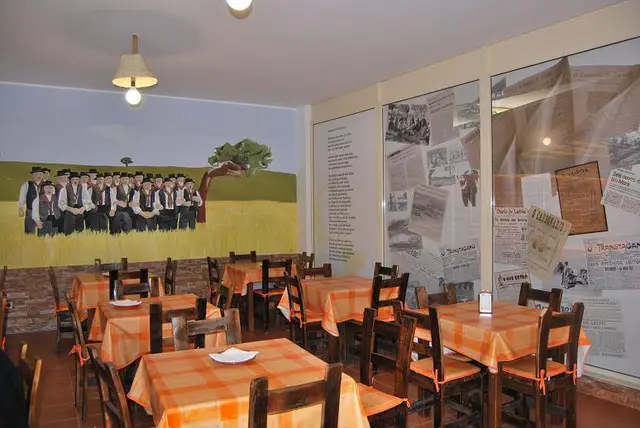 Interior e pratos do Tostuzão em Porto, Porto (2)