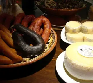 Interior e pratos do Romaria de Baco em Sintra, Sintra (9)