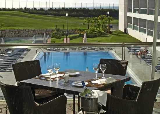 Interior e pratos do Terraço Al-Madan - Hotel Meliã Aldeia dos Capuchos em Lisboa, Almada (3)
