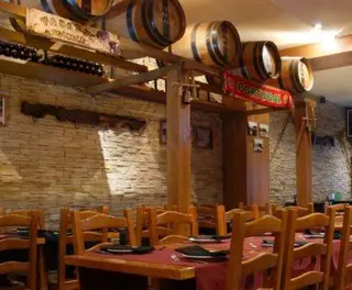 Interior e pratos do Taberna Ibérica em Lisboa, Lisboa (10)