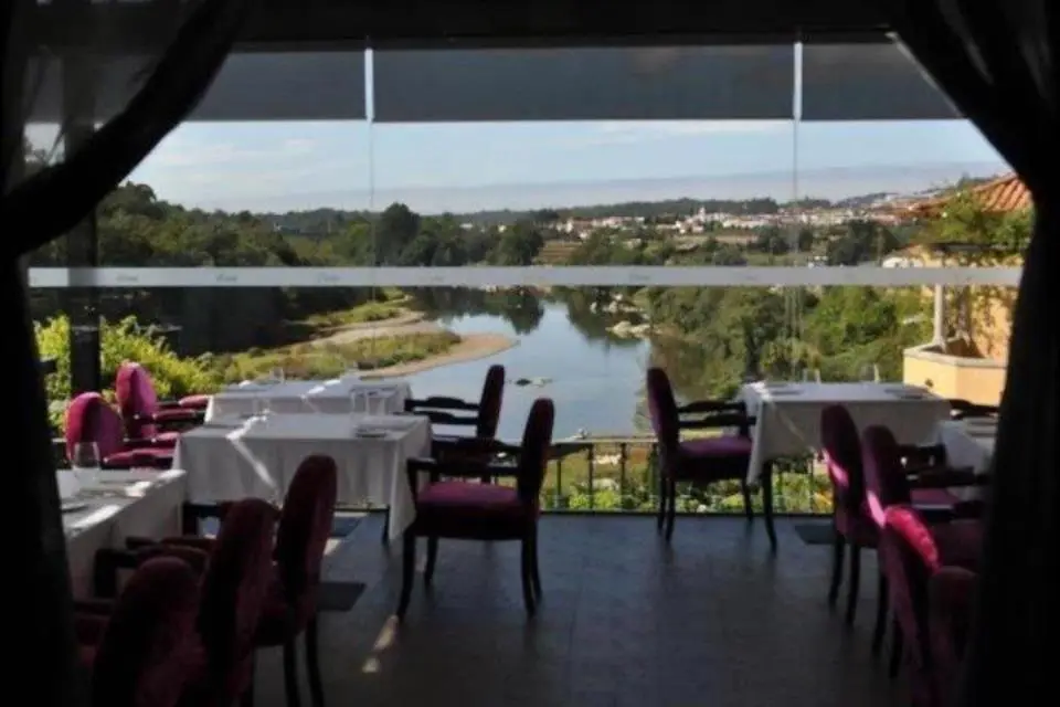 Interior e pratos do Turismo Restaurante Lounge em Barcelos, Barcelos (8)