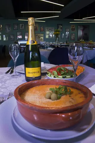 Interior e pratos do Migaitas Salão Champagne em Braga, Braga (7)