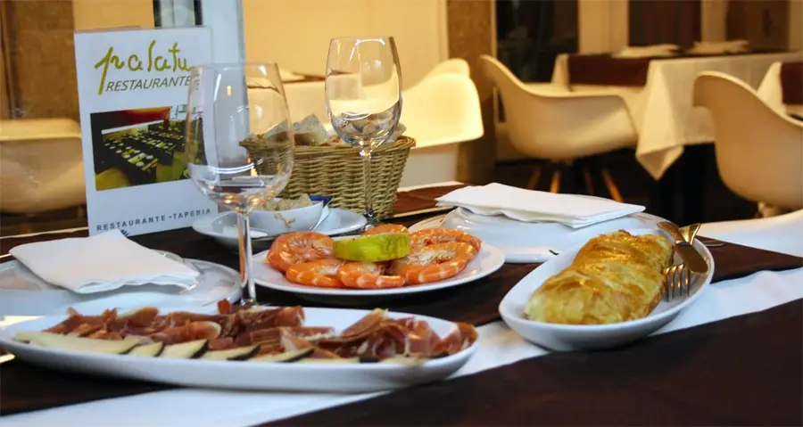 Interior e pratos do Palatu em Braga, Braga (2)