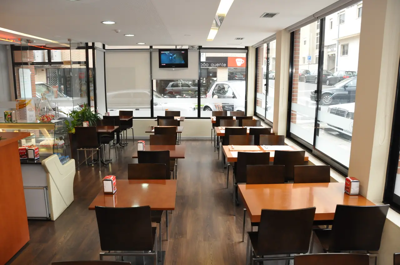 Interior e pratos do Manjar das Francesinhas em Braga, Braga (10)