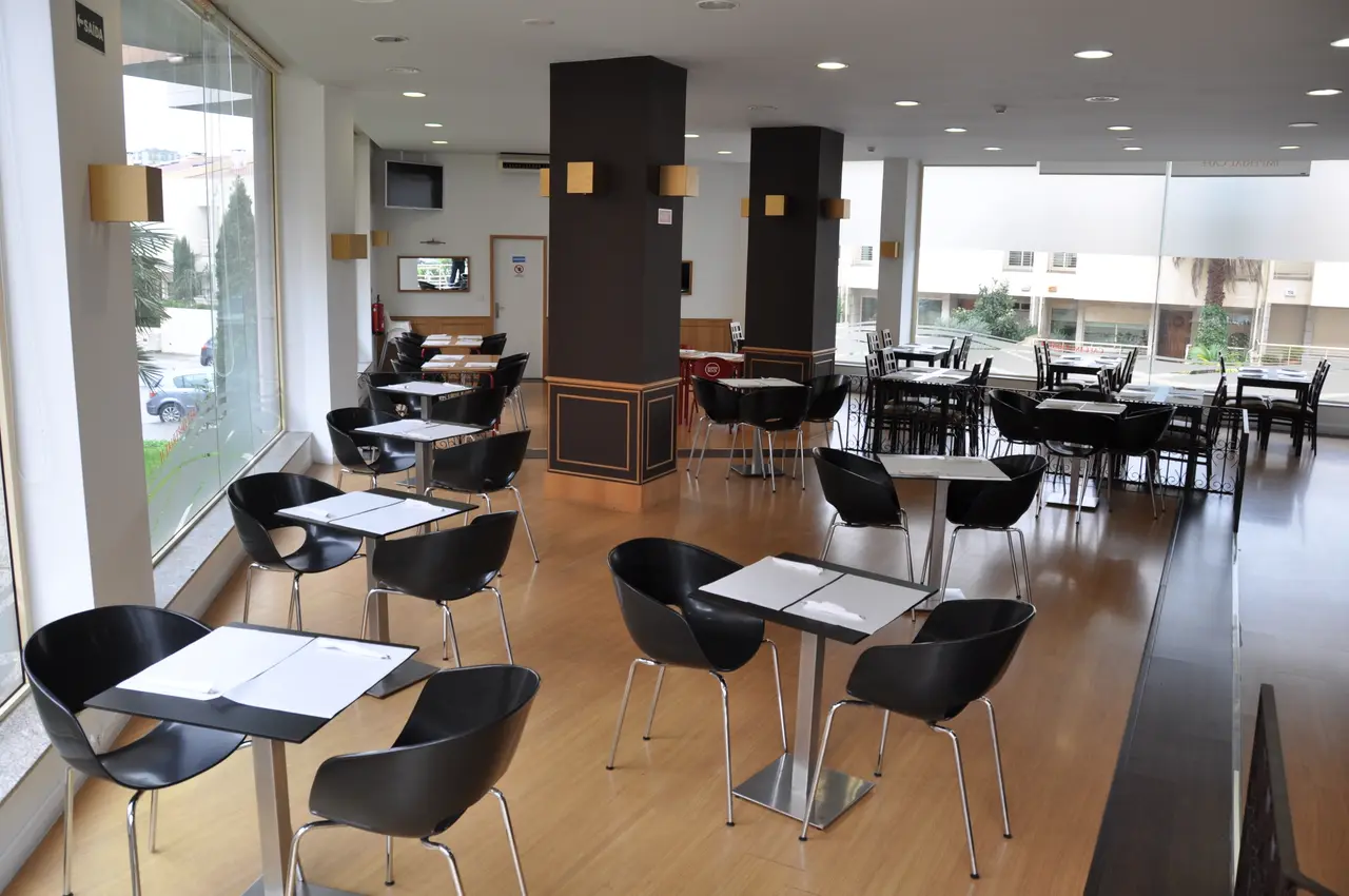 Interior e pratos do Imperial II em Braga, Braga (7)