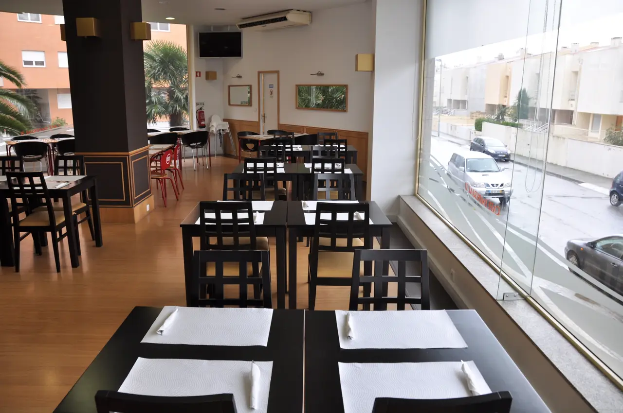 Interior e pratos do Imperial II em Braga, Braga (8)
