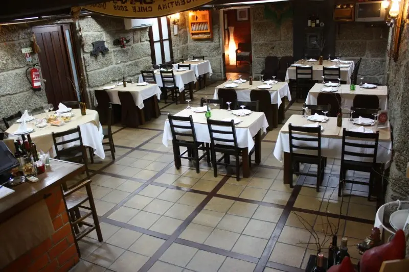 Interior e pratos do Adega Regional 7 Olhinhos em Guimarães, Vizela (12)