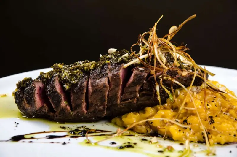 Interior e pratos do Migaitas Forum em Braga, Braga (4)