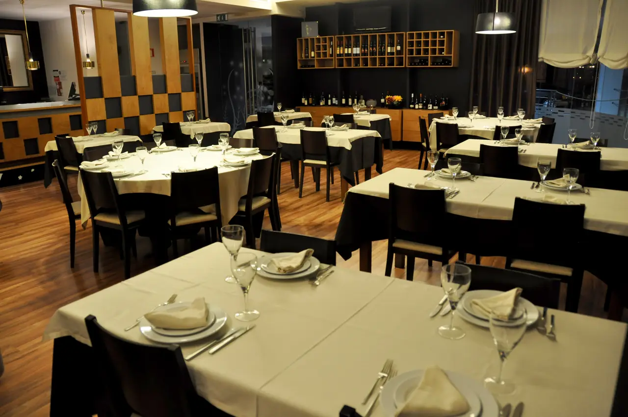 Interior e pratos do Tasquinha do Becas em Braga, Braga (2)