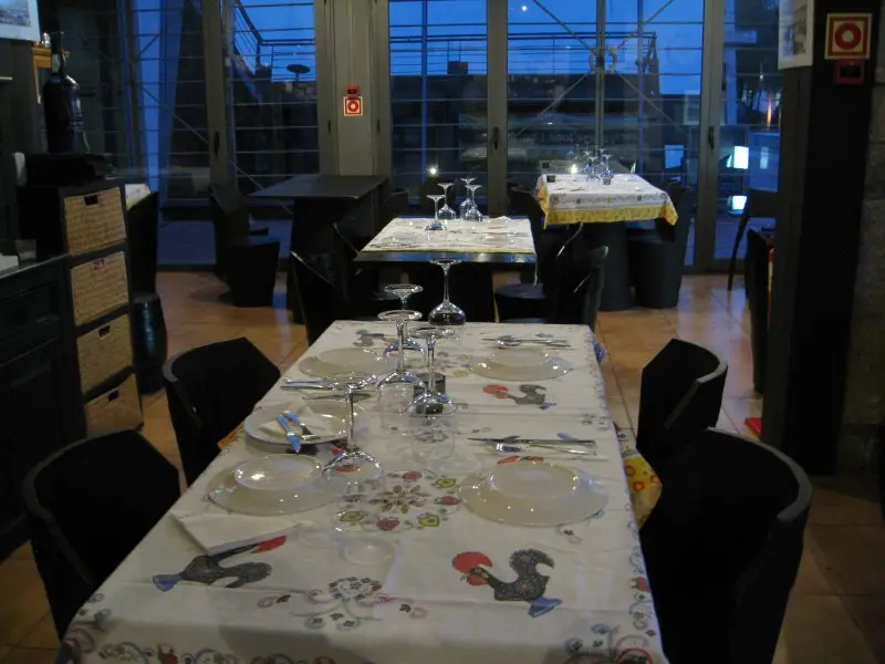 Interior e pratos do Infante Tapas Wine em Vila Nova de Gaia, Vila Nova de Gaia (4)