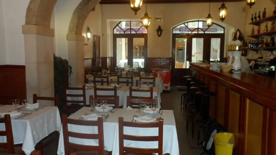 Interior e pratos do Restaurante Dois Arcos em Lisboa, Lisboa (3)
