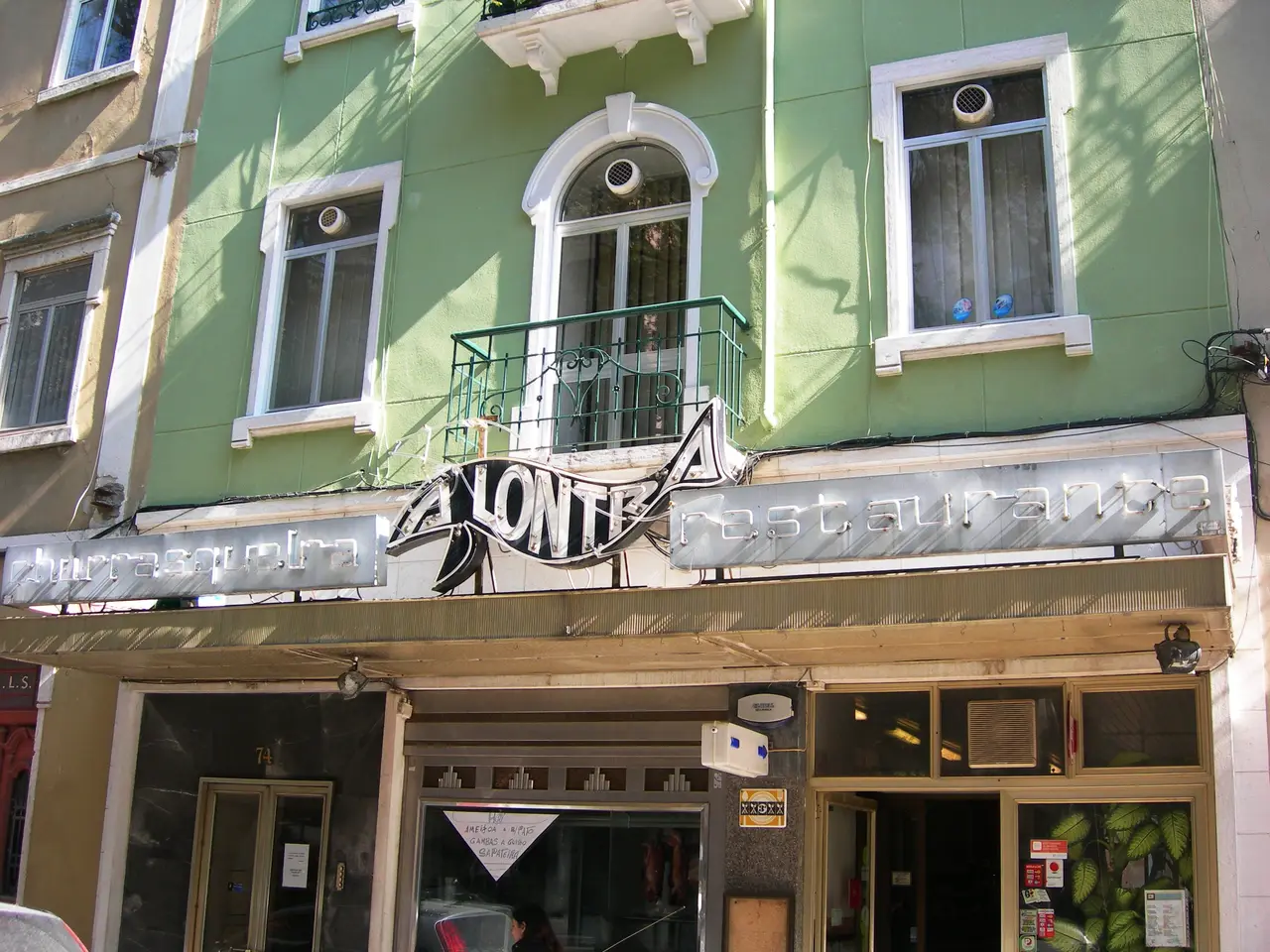 Interior e pratos do Cervejaria A Lontra em Lisboa, Lisboa (12)
