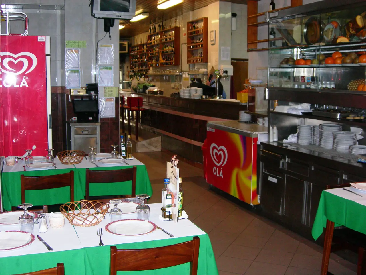 Interior e pratos do Cervejaria A Lontra em Lisboa, Lisboa (2)