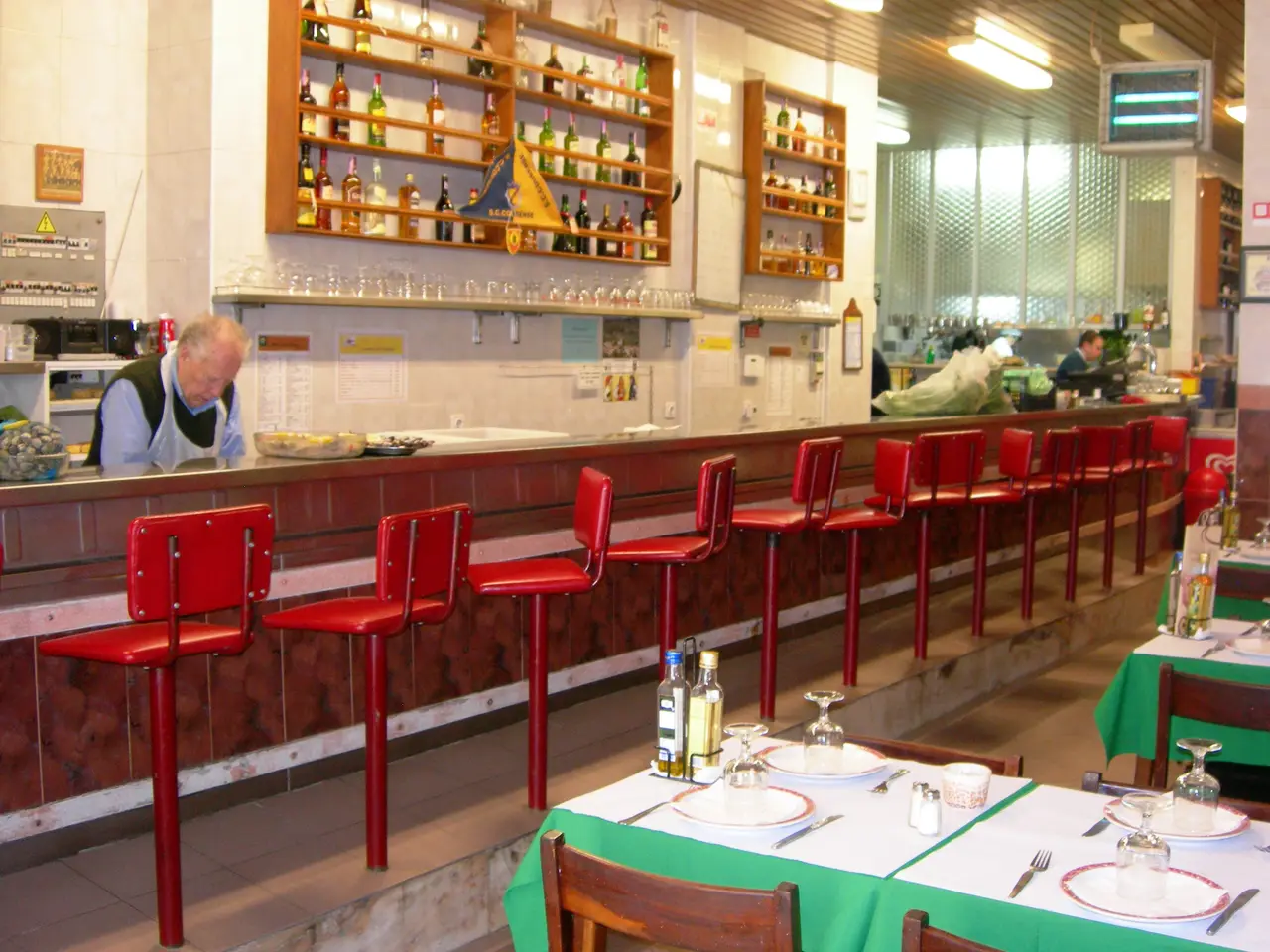 Interior e pratos do Cervejaria A Lontra em Lisboa, Lisboa (7)