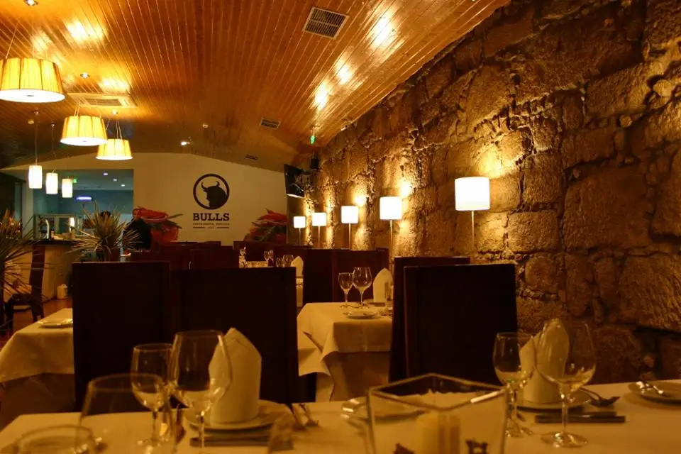 Interior e pratos do Bulls em Matosinhos, Matosinhos (9)