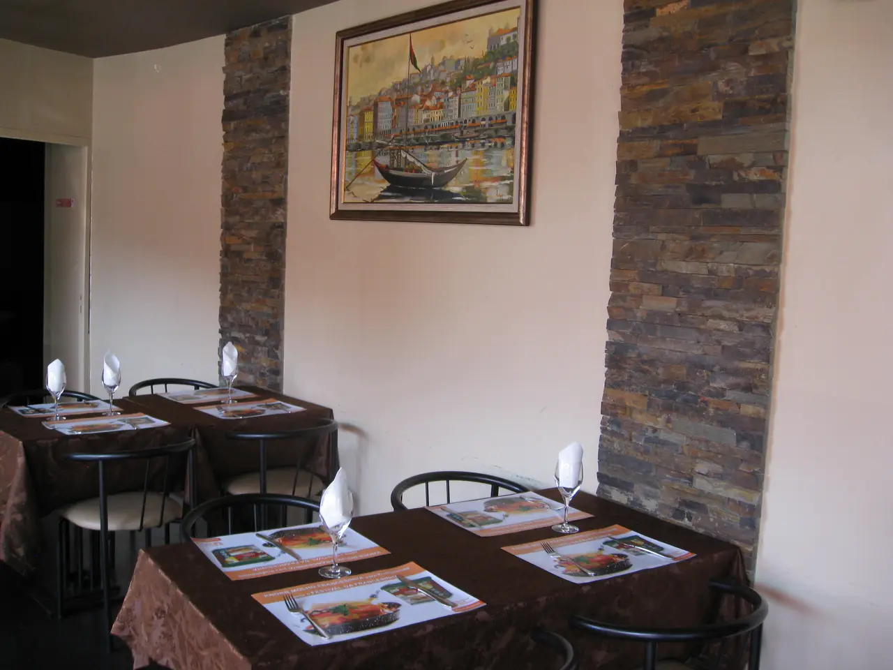 Interior e pratos do Alfândega Douro em Porto, Porto (3)