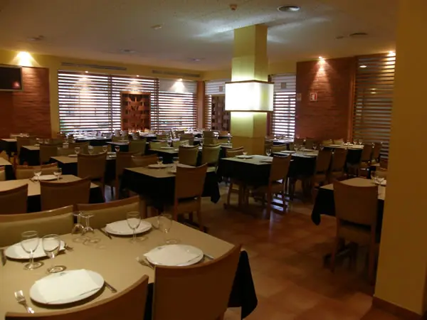 Interior e pratos do Central do Churrasco de Rio Tinto em Gondomar, Gondomar (3)