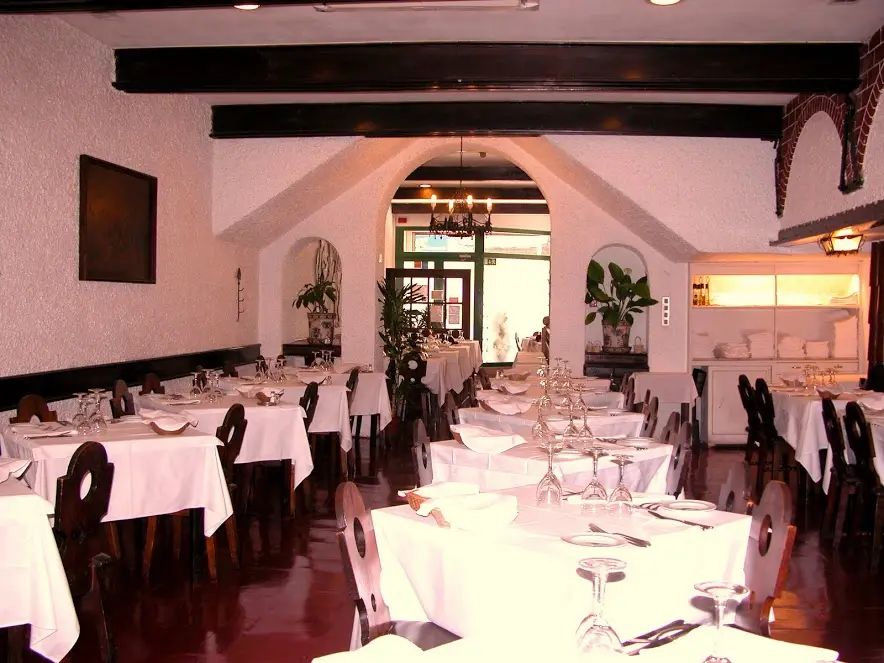 Interior e pratos do Tripeiro em Porto, Porto (7)