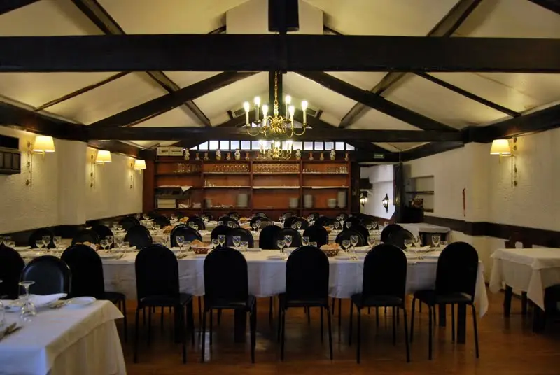 Interior e pratos do Tripeiro em Porto, Porto (6)