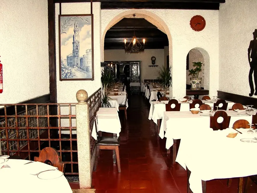 Interior e pratos do Tripeiro em Porto, Porto (5)
