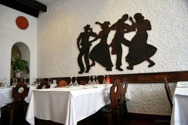 Interior e pratos do Tripeiro em Porto, Porto (3)