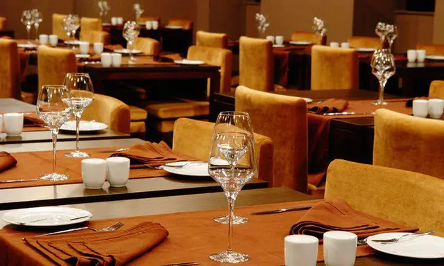 Interior e pratos do Eça - Douro Palace Hotel Resort & Spa em Baião, Resende (2)