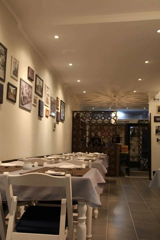 Interior e pratos do Portugandhi em Porto, Porto (6)