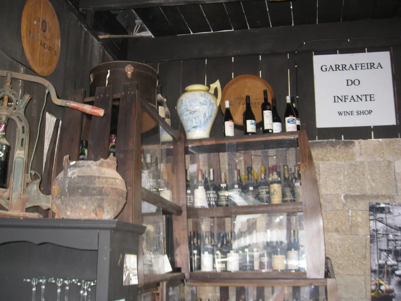 Interior e pratos do Infante Tapas Wine em Vila Nova de Gaia, Vila Nova de Gaia (9)