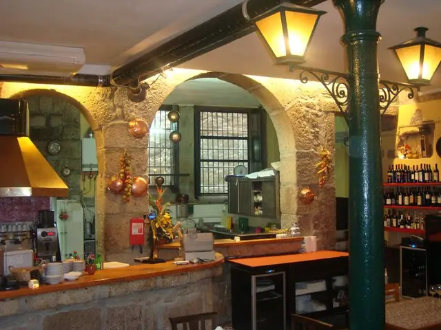 Interior e pratos do Postigo do Carvão em Porto, Vila Nova de Gaia (2)