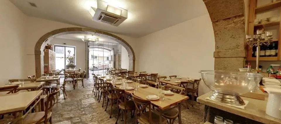 Interior e pratos do Chão de Pedra em Lisboa, Lisboa (2)