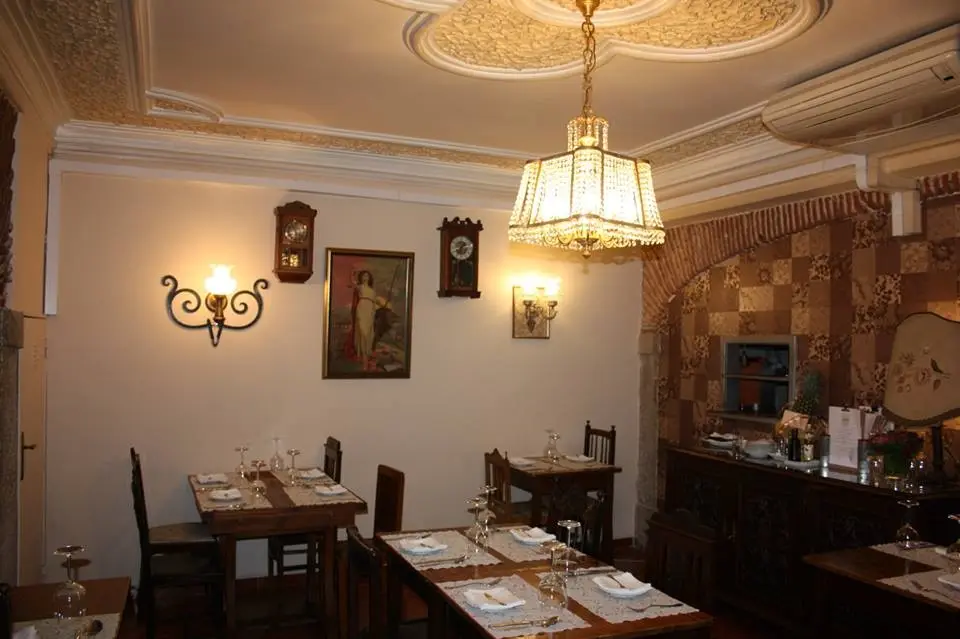Interior e pratos do Tasca República em Lisboa, Lisboa (6)