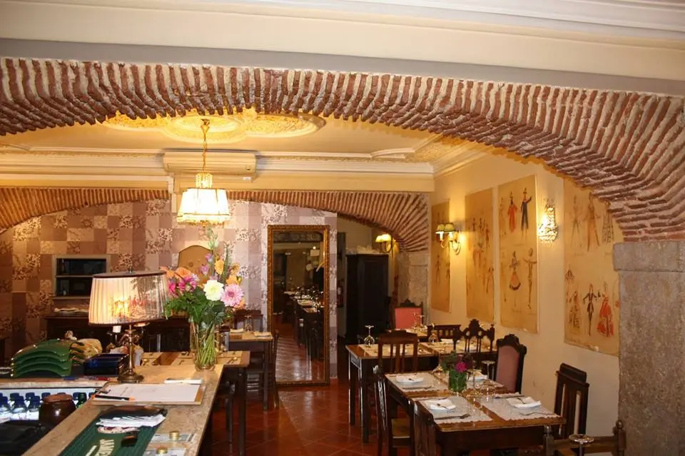Interior e pratos do Tasca República em Lisboa, Lisboa (5)