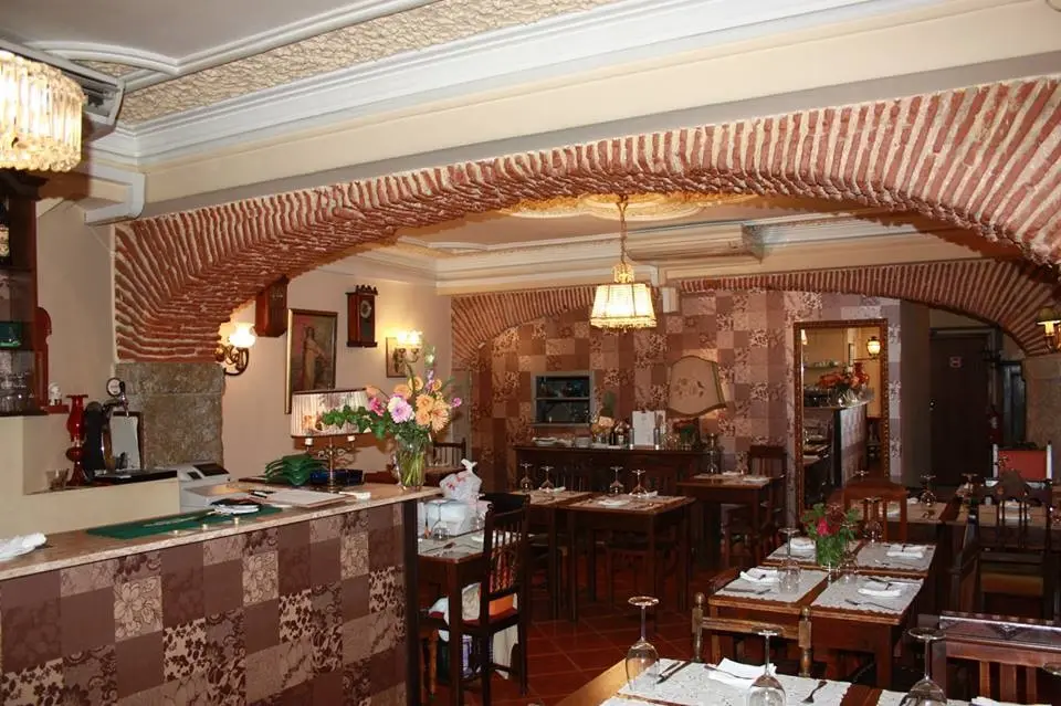Interior e pratos do Tasca República em Lisboa, Lisboa (4)