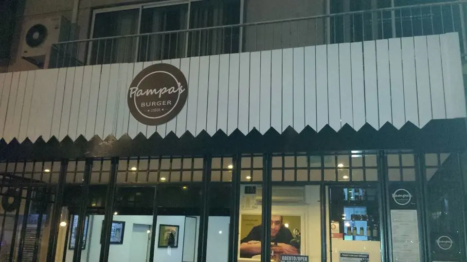 Interior e pratos do Pampas Burger em Lisboa, Lisboa (2)