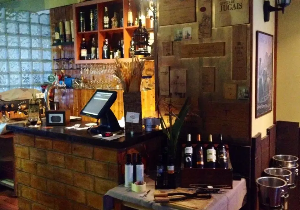 Interior e pratos do Taberna do Farrapo Velho em Matosinhos, Porto (12)