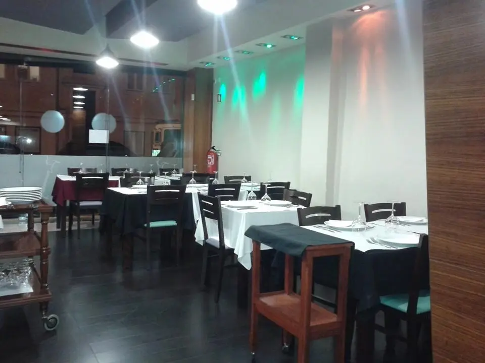 Interior e pratos do Canas em Lisboa, Lisboa (3)