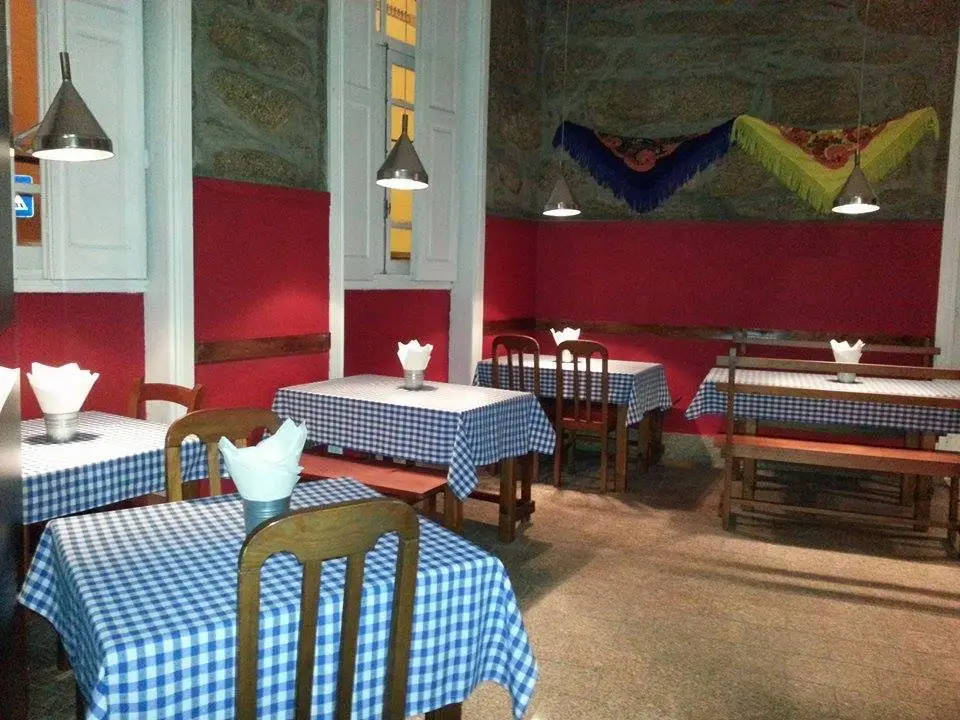 Interior e pratos do Pensão das Tapas em Porto, Maia (12)