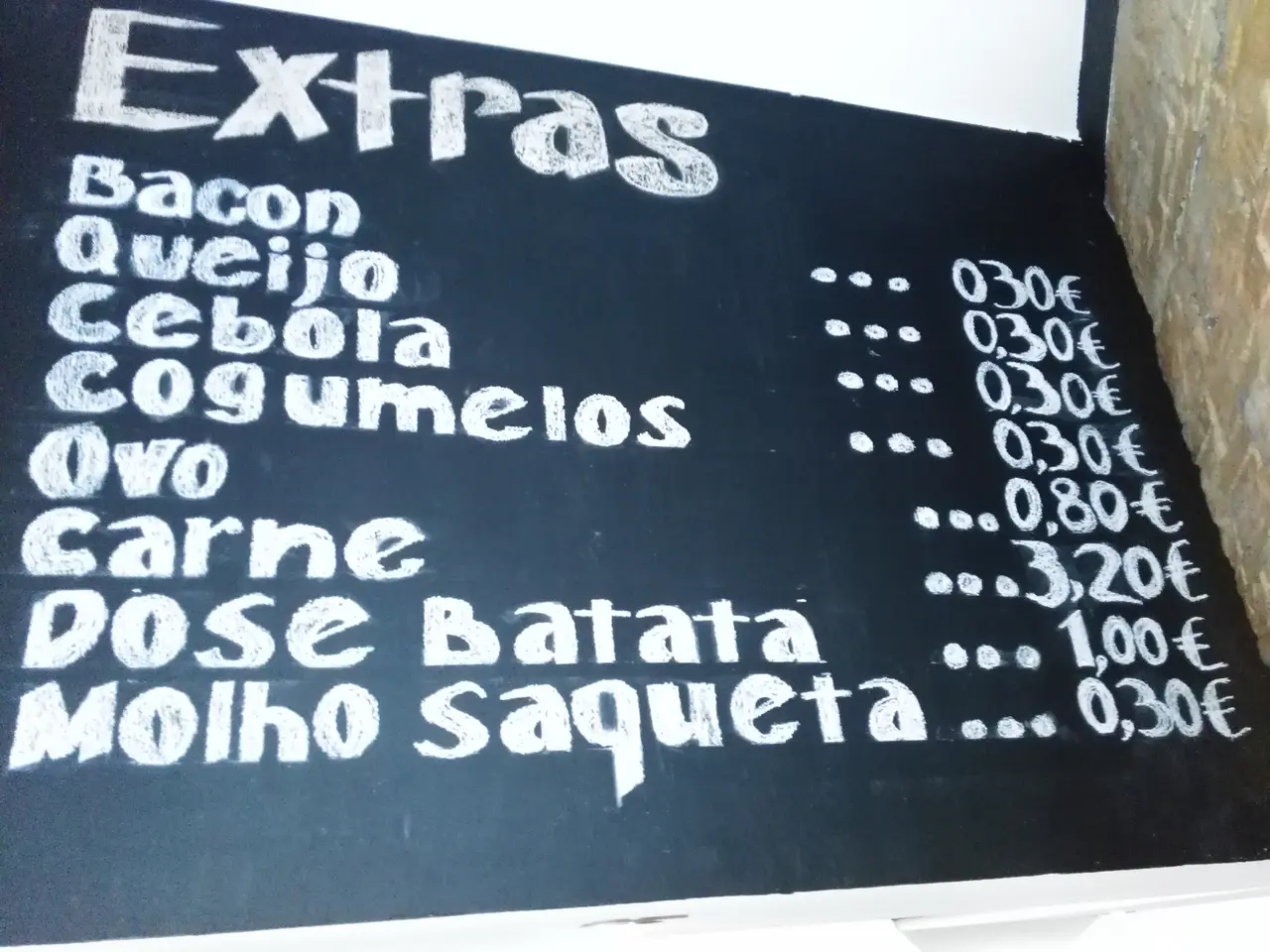 Interior e pratos do Hamburgaria da Praça em Odivelas, Odivelas (8)