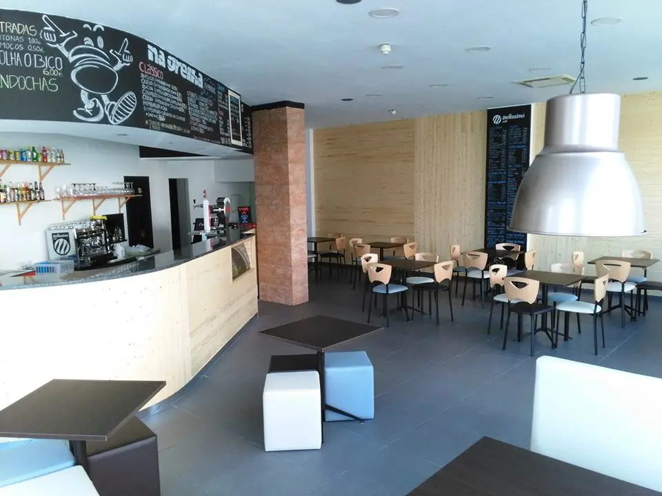 Interior e pratos do Hamburgaria da Praça em Odivelas, Odivelas (5)