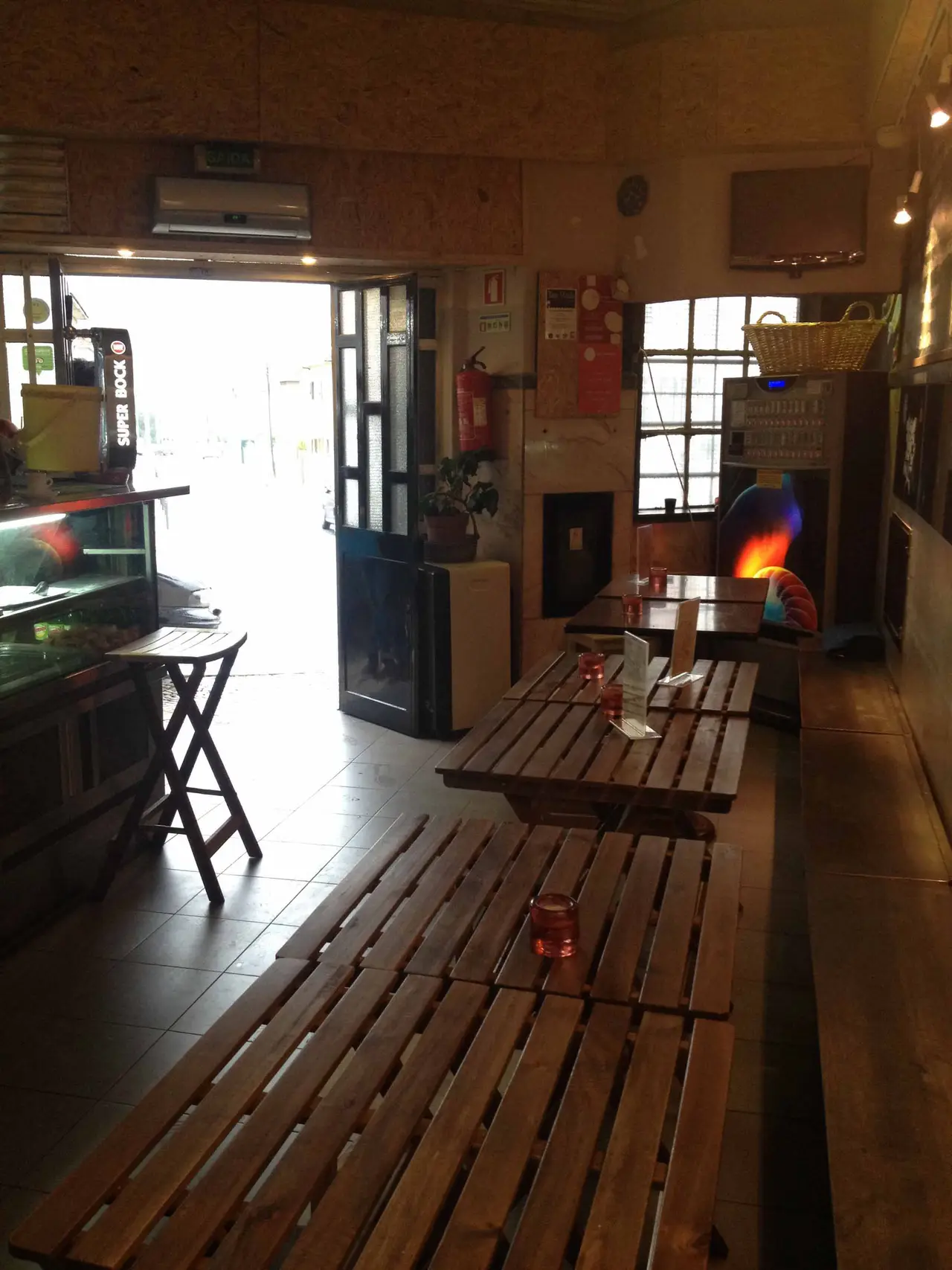 Interior e pratos do Taça Virada Taverna em Lisboa, Lisboa (4)