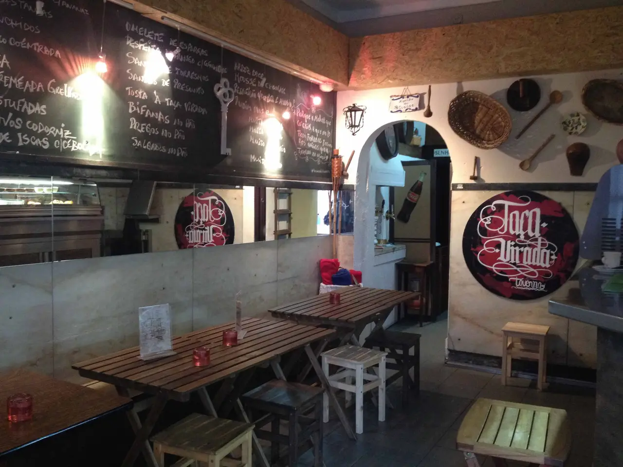 Interior e pratos do Taça Virada Taverna em Lisboa, Lisboa (5)
