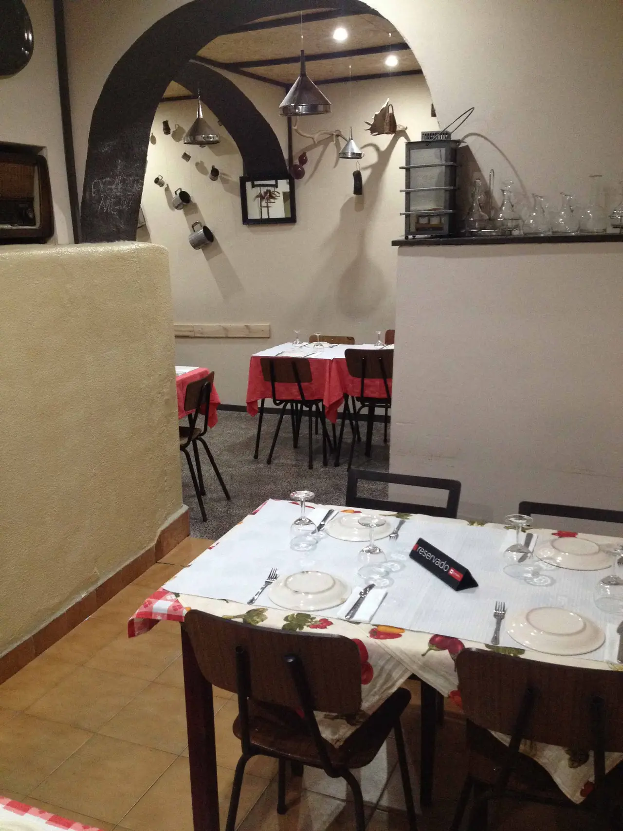 Interior e pratos do Taça Virada Taverna em Lisboa, Lisboa (9)