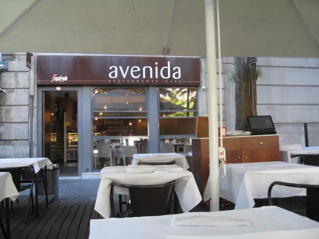 Interior e pratos do Avenida Restaurante em Porto, Porto (4)
