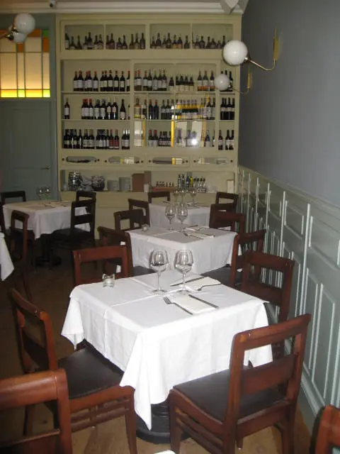 Interior e pratos do Baixa - Restaurante Bar em Porto, Porto (3)