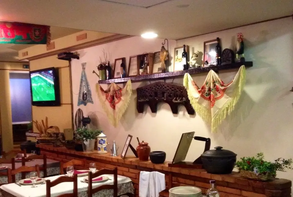 Interior e pratos do Taberna do Farrapo Velho em Matosinhos, Porto (9)