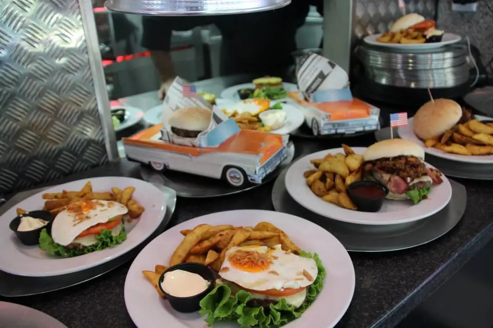 Interior e pratos do Brunn's Coffee Diner em Braga, Amares (12)